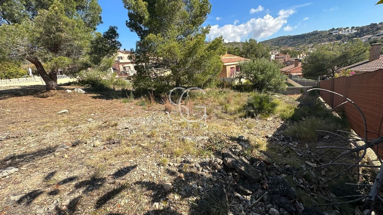 Tus Sueños en Roda de Berà: Terreno de 450m2 en Urbanización Tranquila