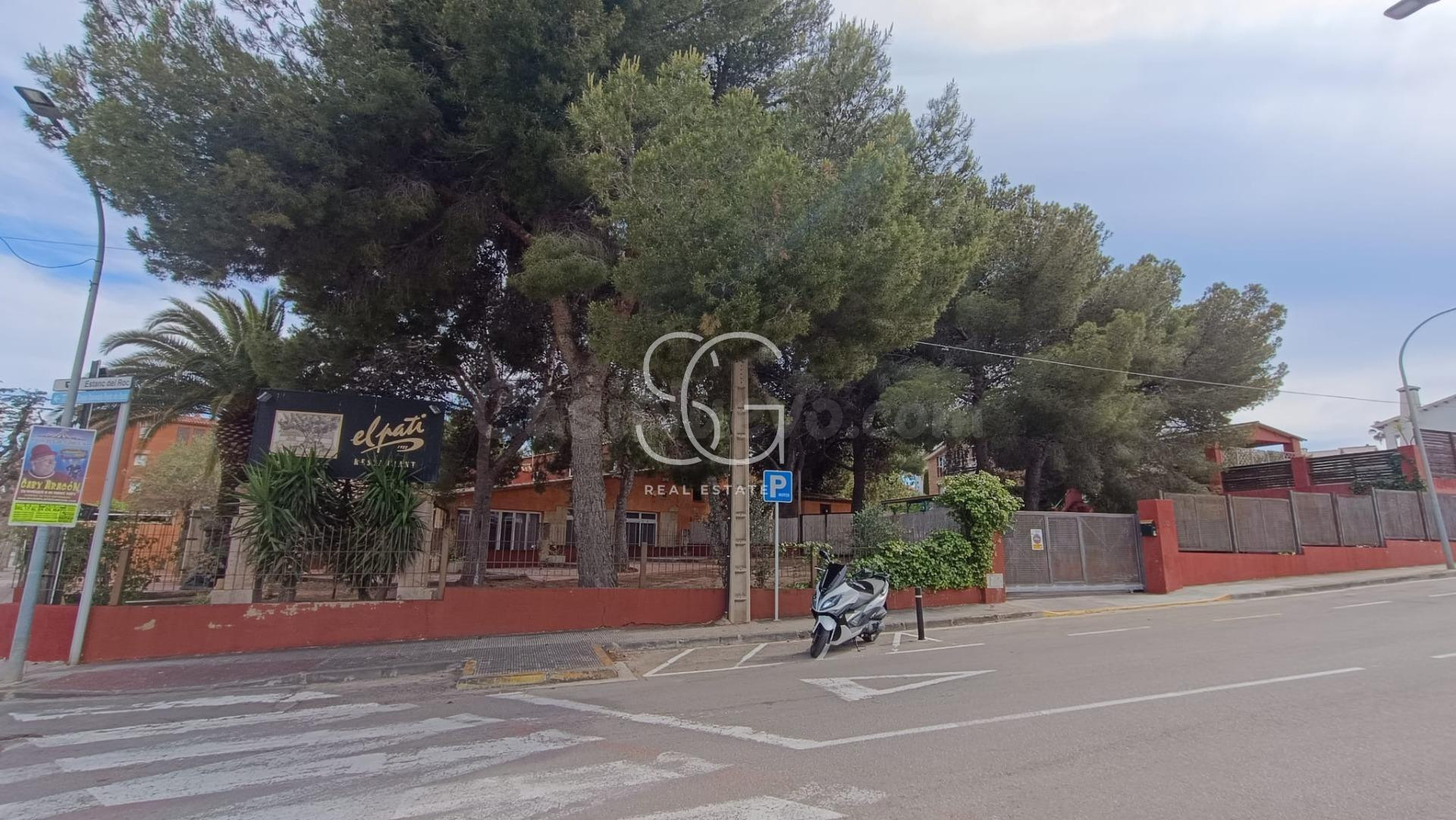 Exclusivo Restaurante-Pizzería , totalmente equipado en Roda de Berà Playa