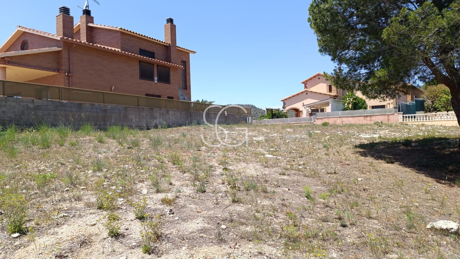 Venta de Terreno de 447 m2 en la Urbanización La Martorella, Roda de Berà, Tarragona