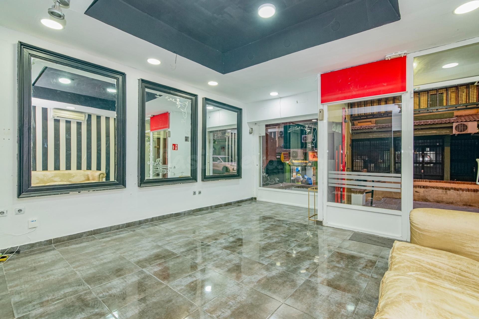 Venta de local en Casería Montijo