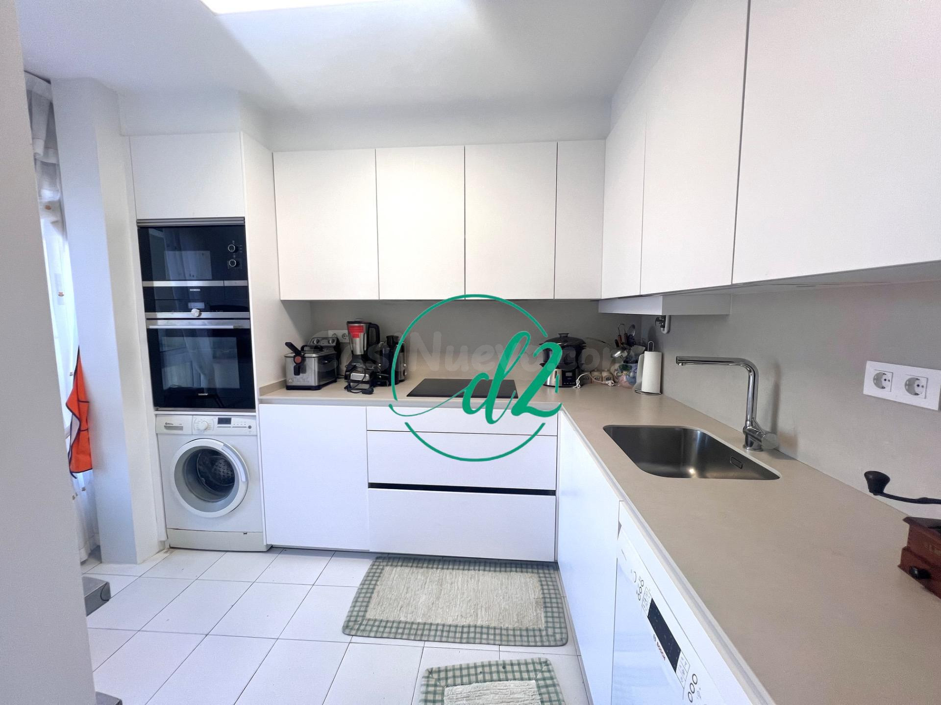 SE VENDE AMPLIO Y LUMINOSO PISO EN EL CENTRO DE LA CIUDAD. REF 1419
