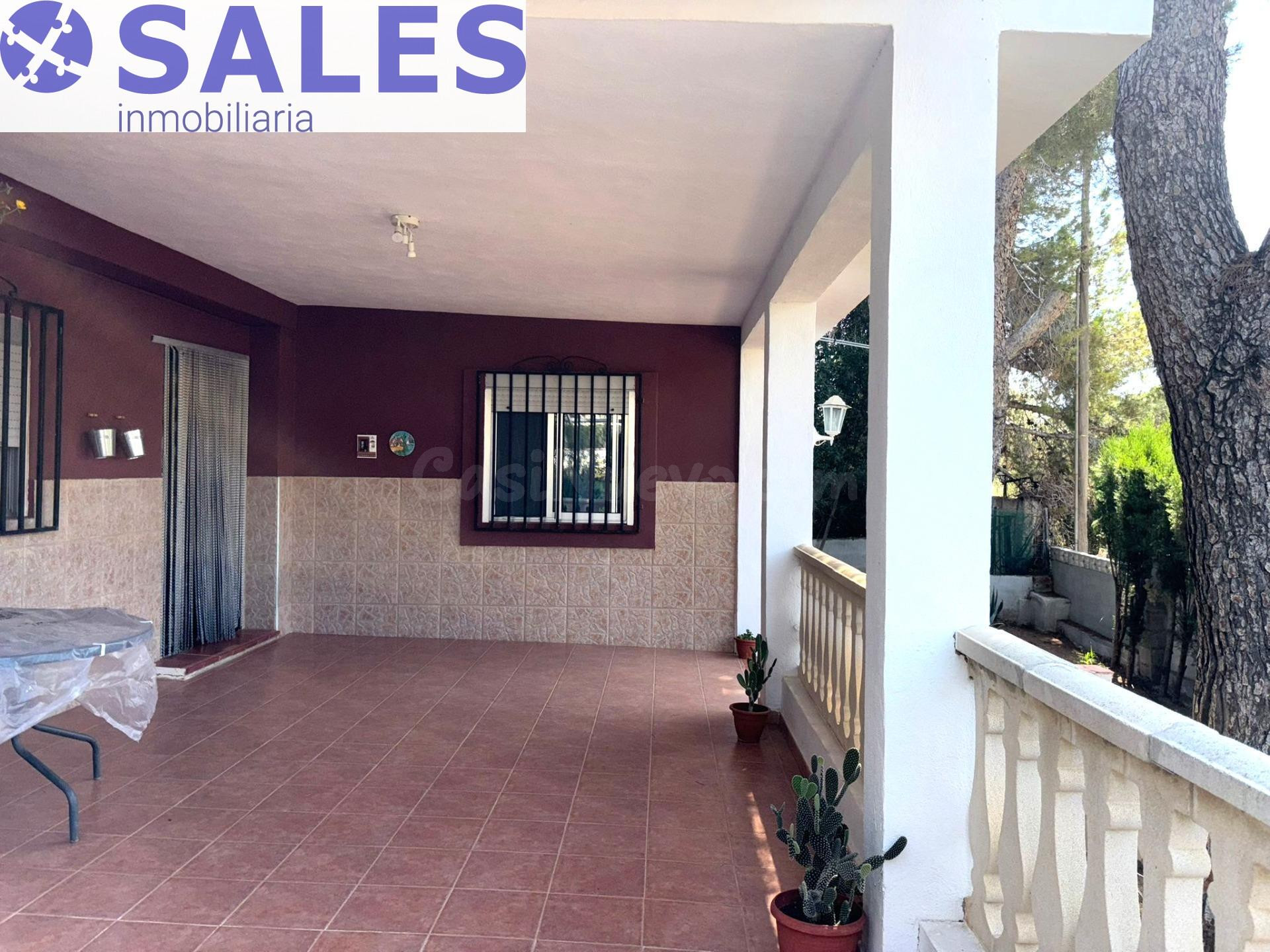 Chalet en venta en Montserrat, a un paso del pueblo y lleno de encanto