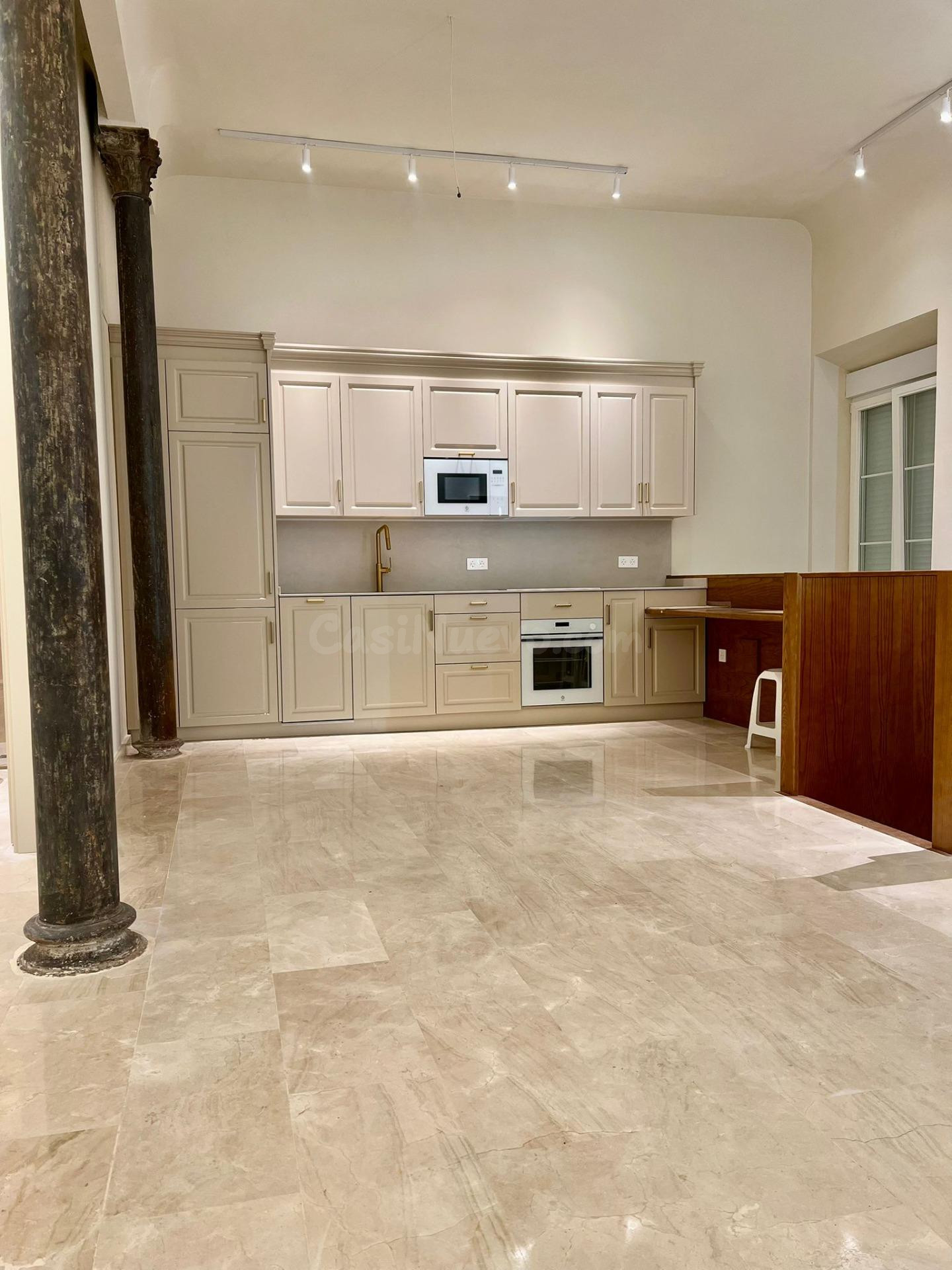 LOCAL DUPLEX ADAPTADO A VIVIENDA