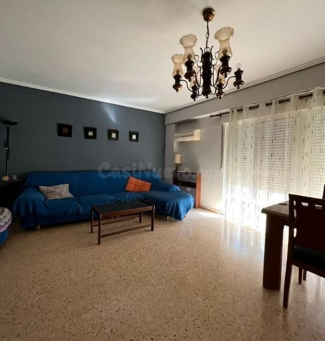 Amplio piso con 4 dormitorios y terraza en la playa de Sagunto