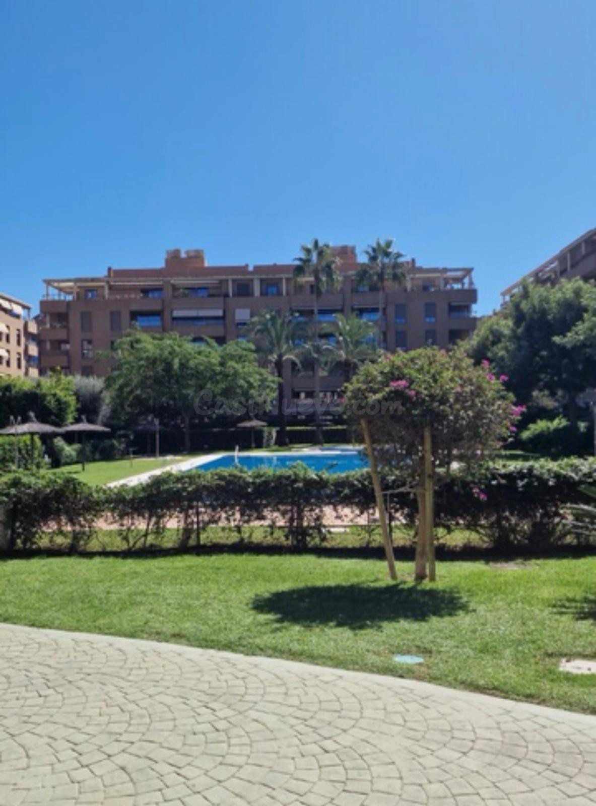 Piso con 2 terrazas, 3 dormitorios, piscina garaje y trastero en San Pau, Valencia