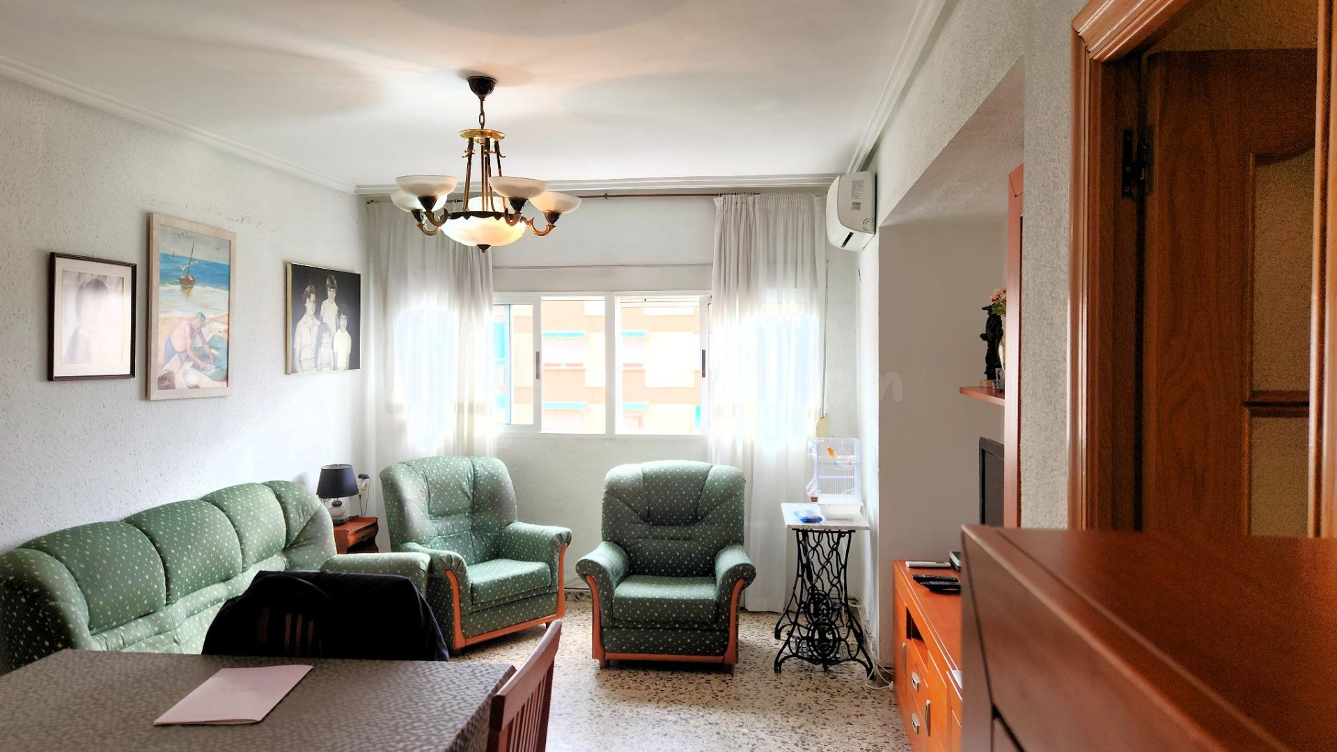 Piso de 4 habitaciones en la playa de Malvarrosa, Valencia