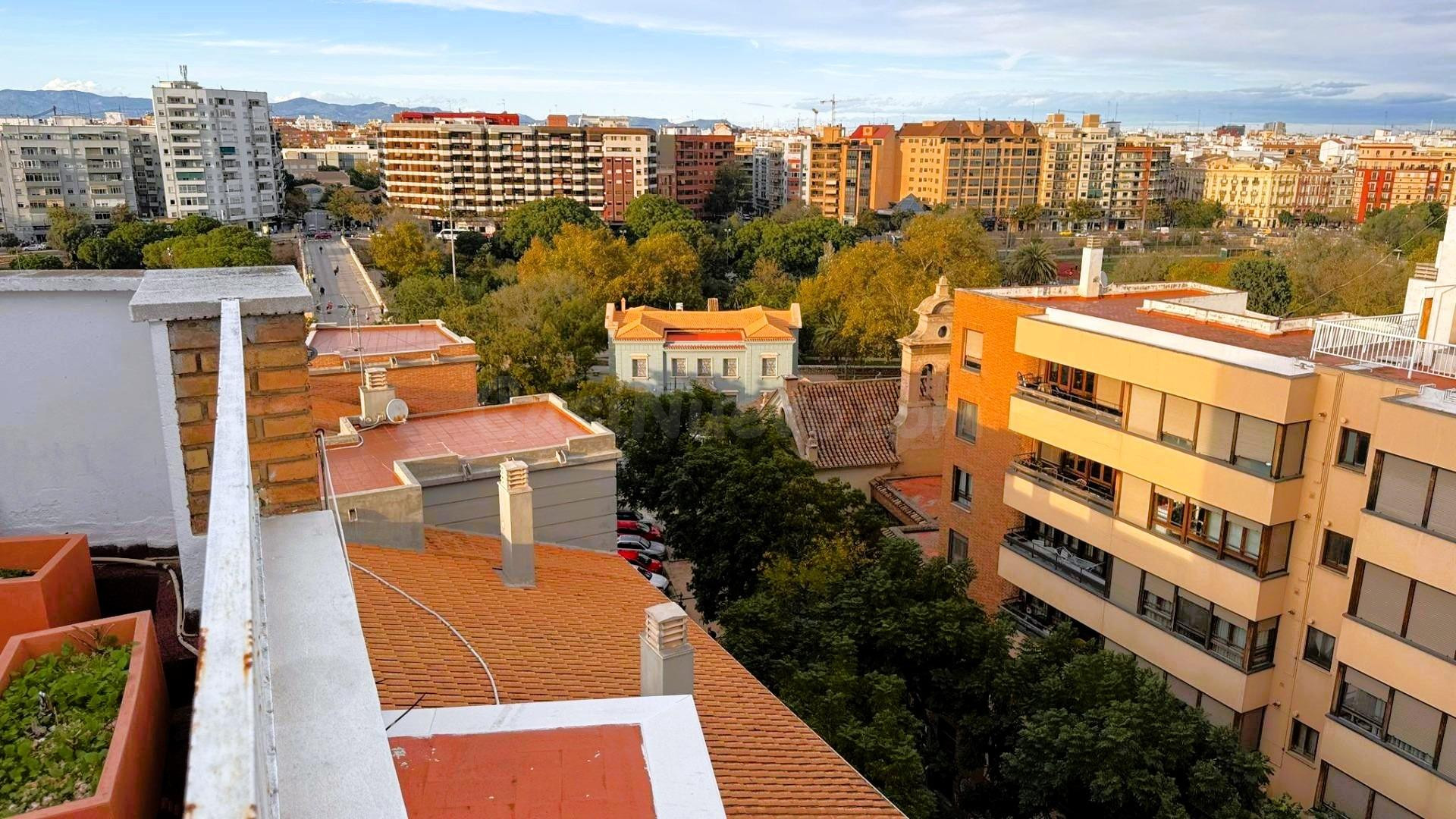 Atico amueblado con terraza en el Carmen, Valencia
