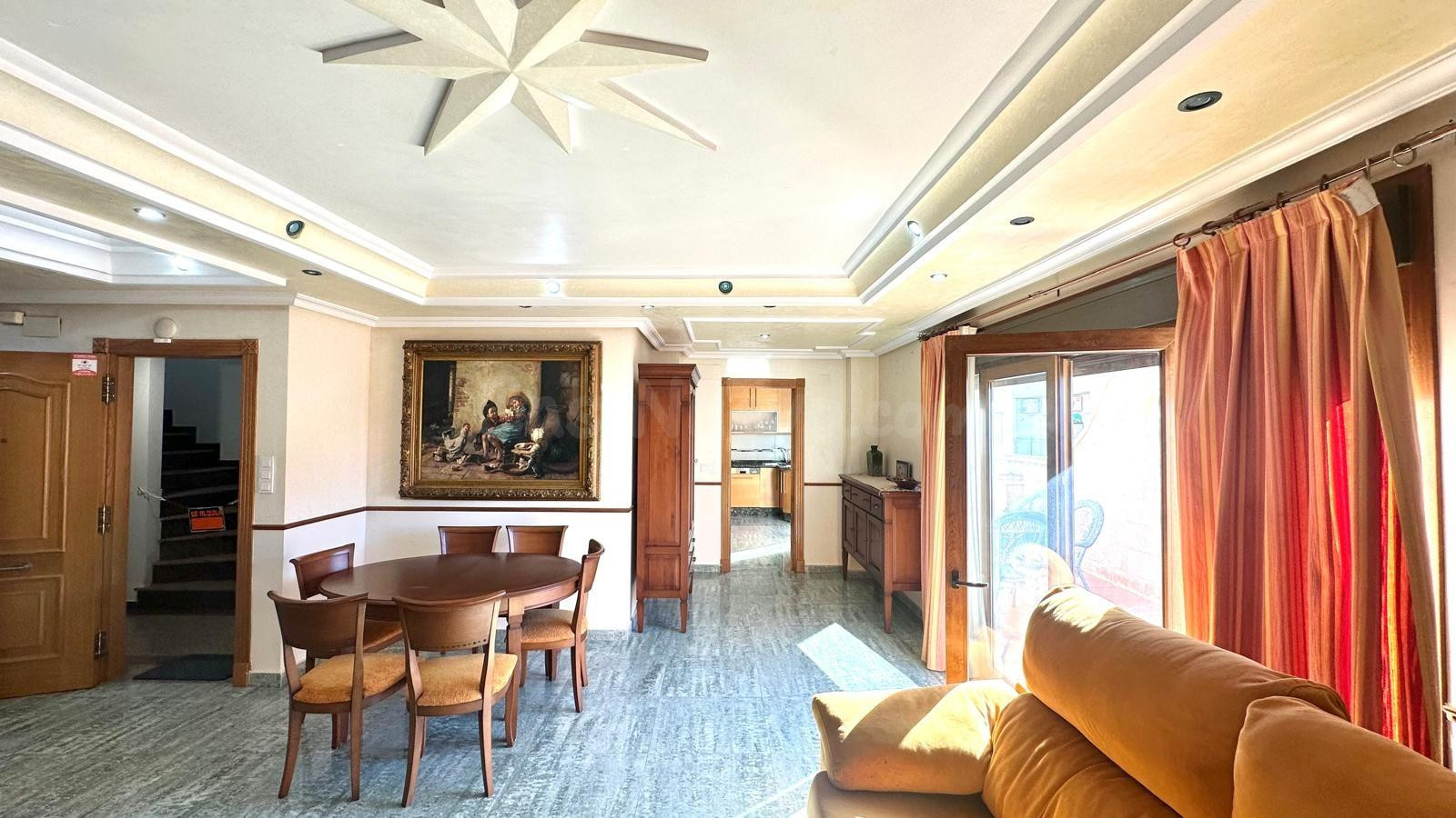 DOBLE ATICO CON 189M2 CON 4 HAB 2 BAÑOS Y AMPLIA TERRAZA SUPERIOR DE 200M2 PRIVADA