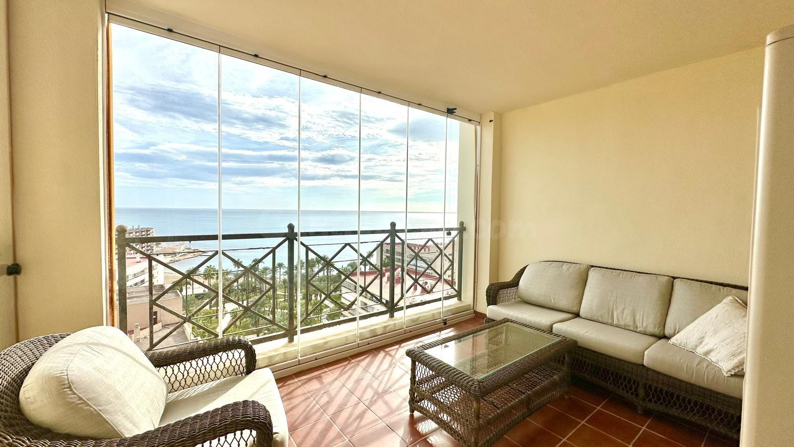 APARTAMENTO EN ATALAYAS CON VISTAS AL MAR EN LA PLANTA 12 DE 3 HAB 2 BAÑOS. 95 M2. PISCINA
