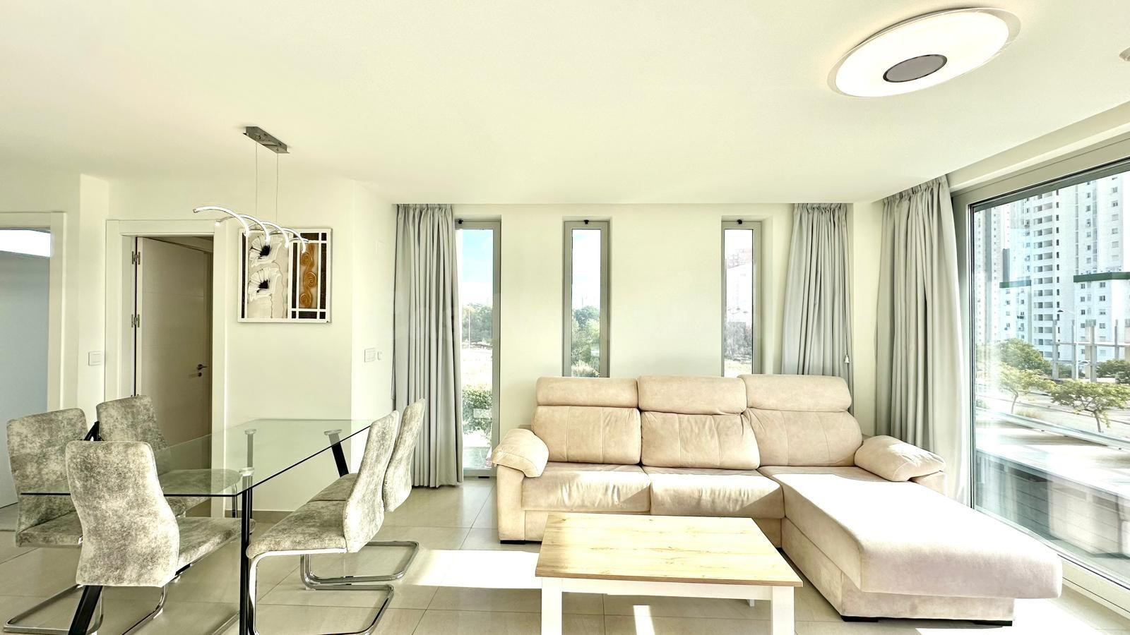 APARTAMENTO EN ZONA PRIVILEGIADA DE BENIDORM, 2 HAB Y 2 BAÑOS CON PISCINA Y SAUNA