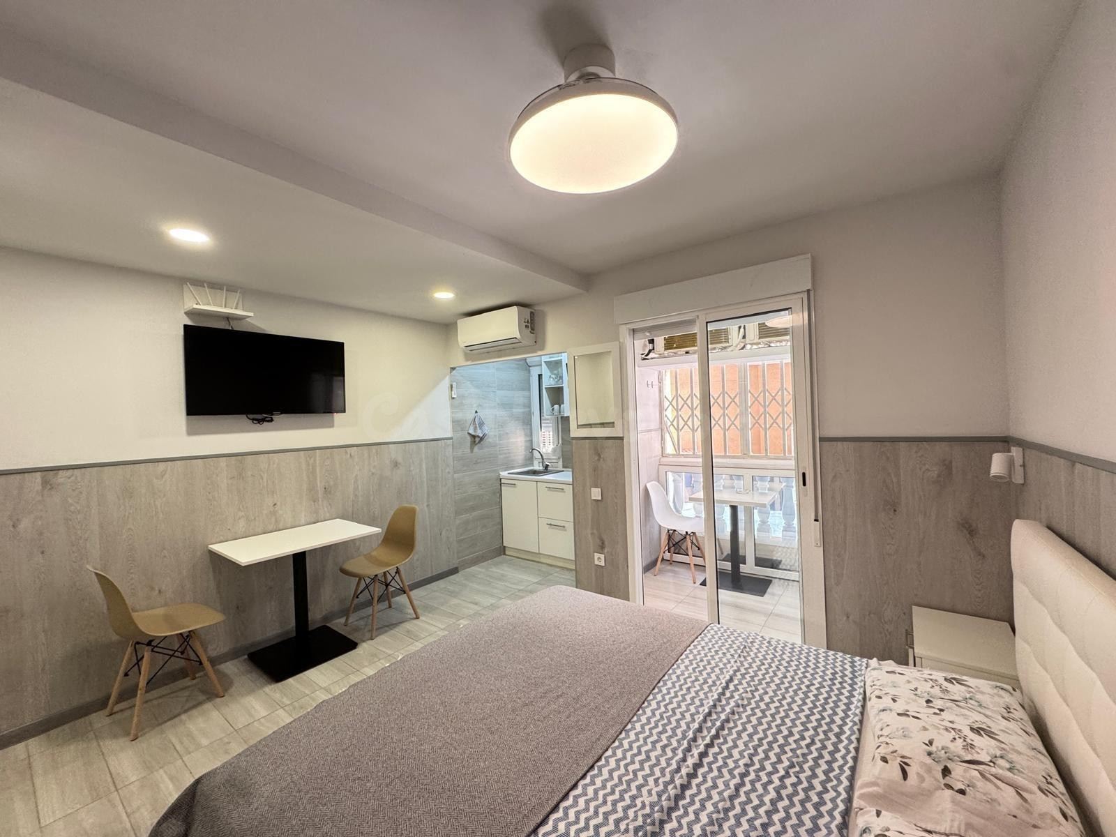 APARTAMENTO REFORMADO DE 2 DORM. 2 BAÑOS. 65 M2. A 350 METROS DE PLAYA DEL CURA. SEPARADO POR DOS ESTUDIOS PARA ALQUILAR