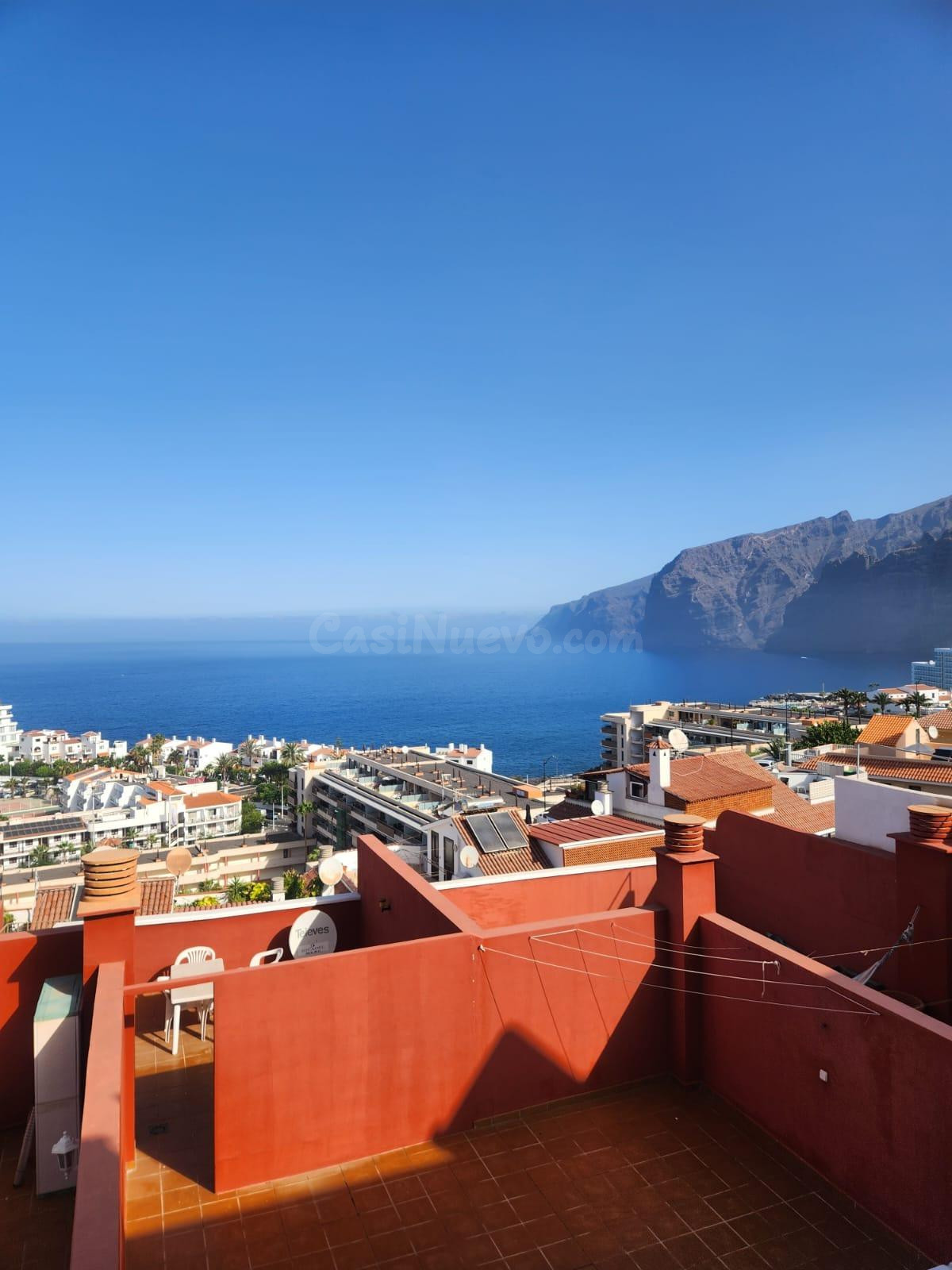 Elegancia y Confort en Puerto Santiago: Amplio Apartamento con Dos Terrazas Privativas