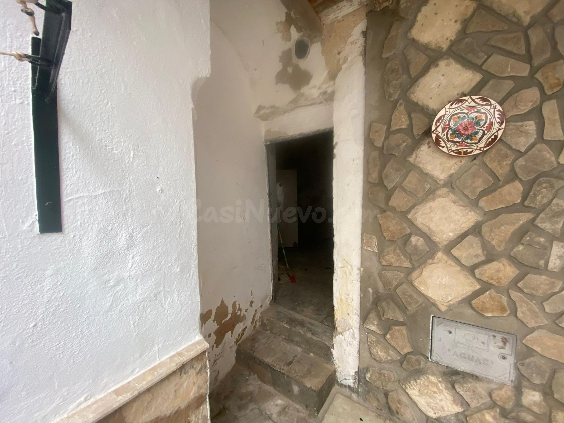Oportunidad en Calle Los Pozos: vivienda con encanto para reformar