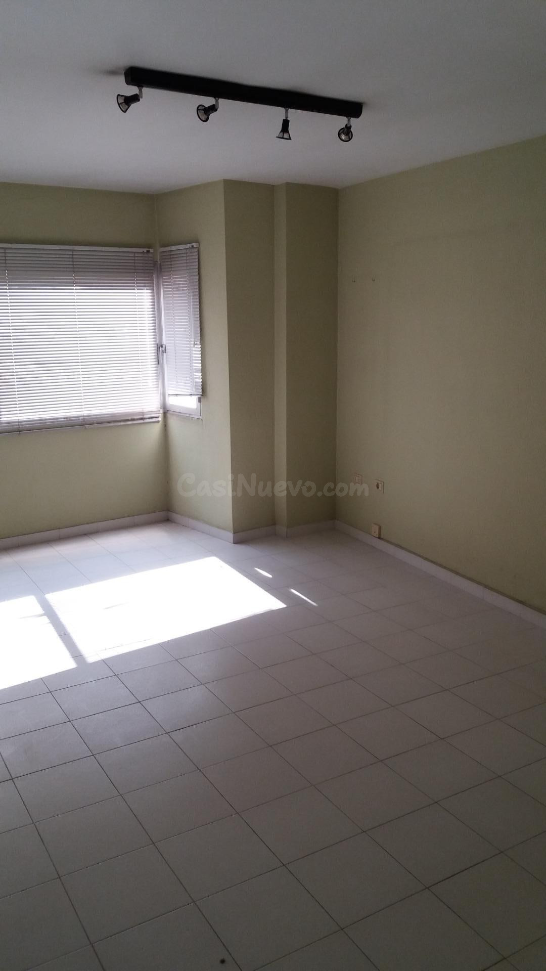 LOCAL COMERCIAL ENTRESUELO 1º CON TRASTERO