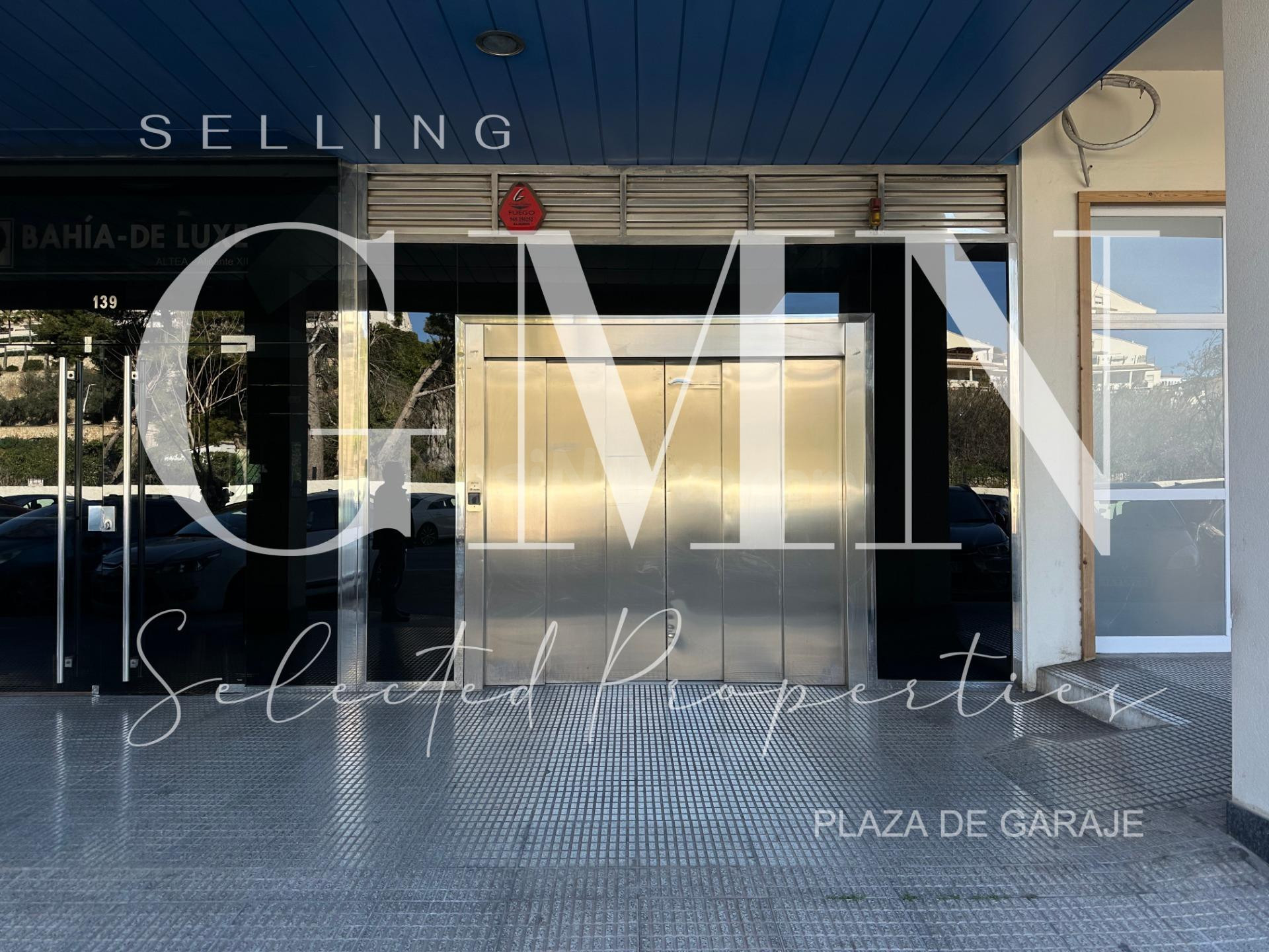 Oportunidad única! Se venden 3 exclusivas plazas de garaje en la mejor ubicación de Altea