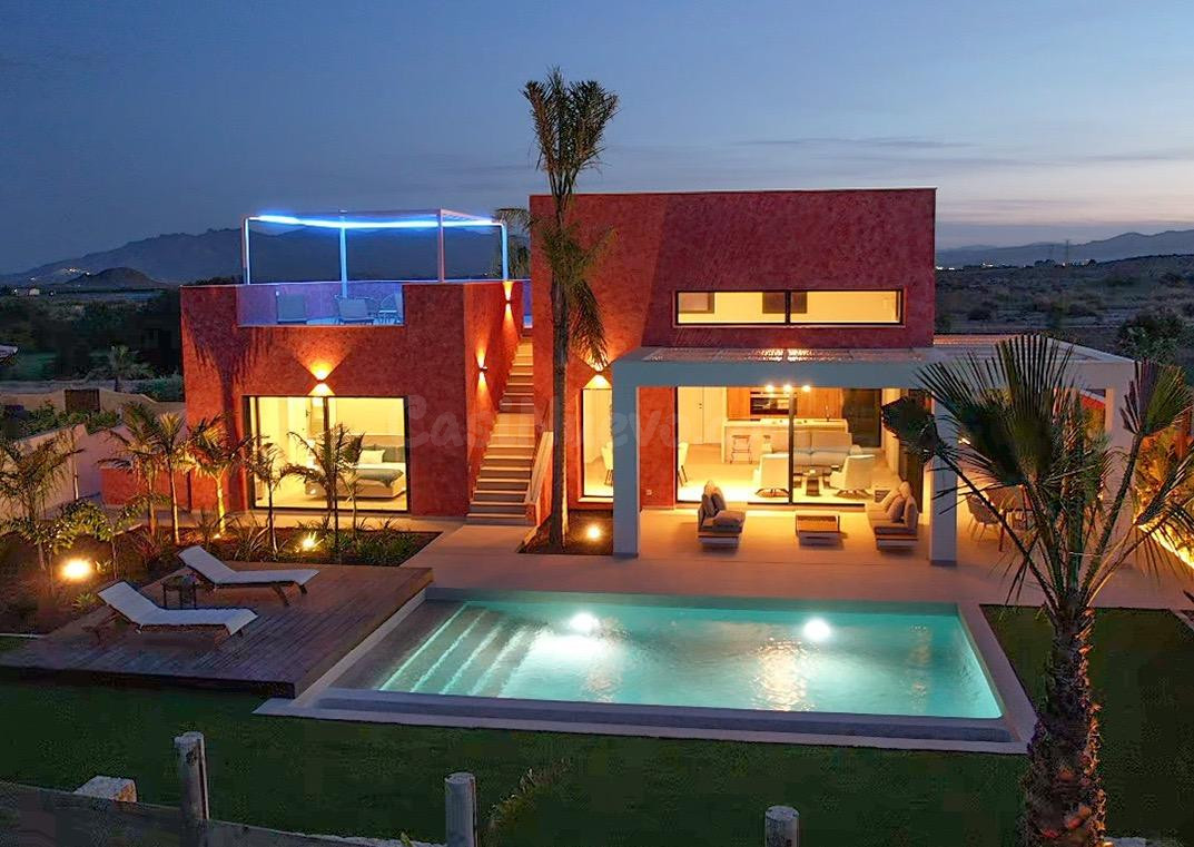 Villa de Lujo en Desert Springs: Elegancia, Confort y Vistas Inigualables