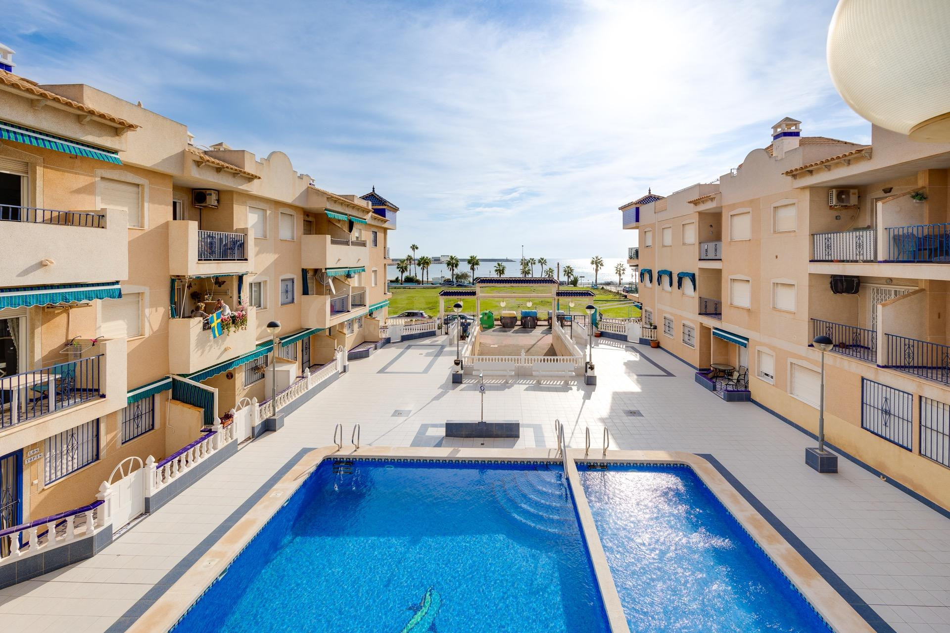 Apartamento reformado de 3 dormitorios y 2 baños 150 metros hasta  la playa
