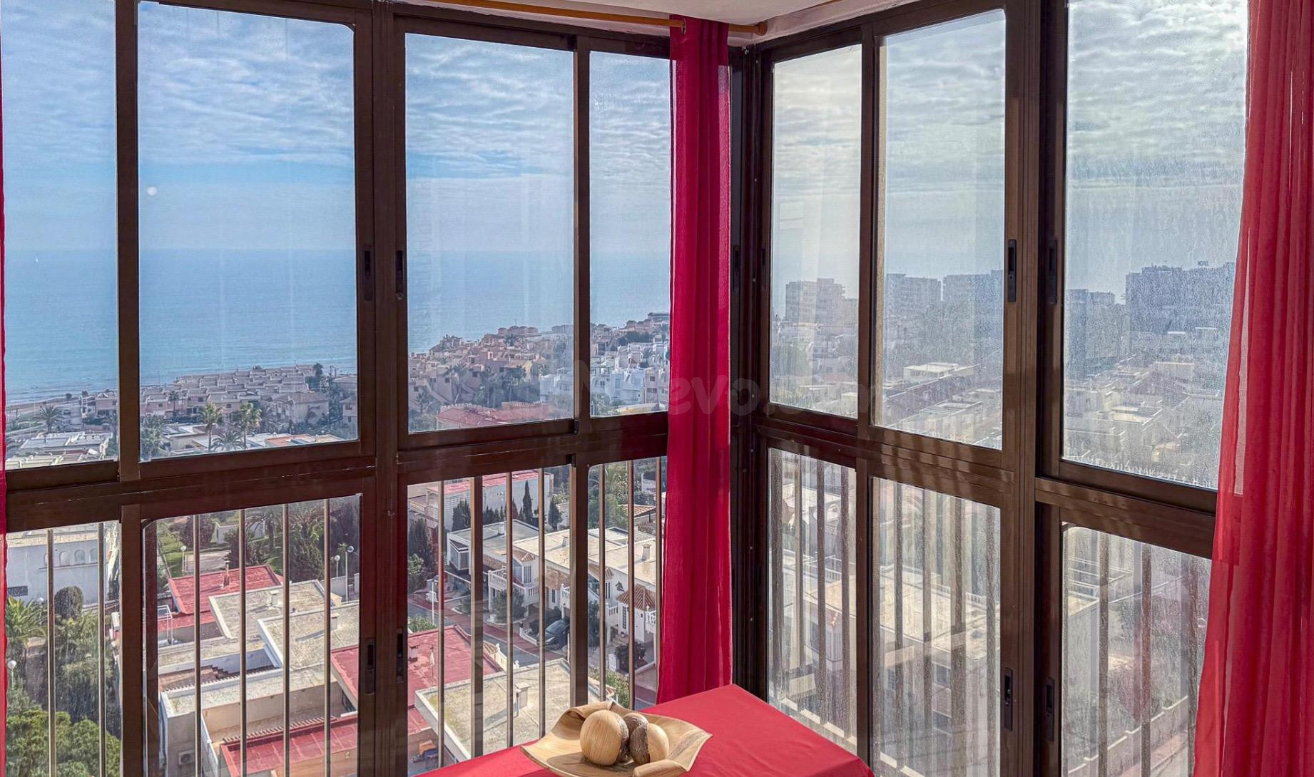 Espectacular apartamento con impresionantes vistas panorámicass al mar