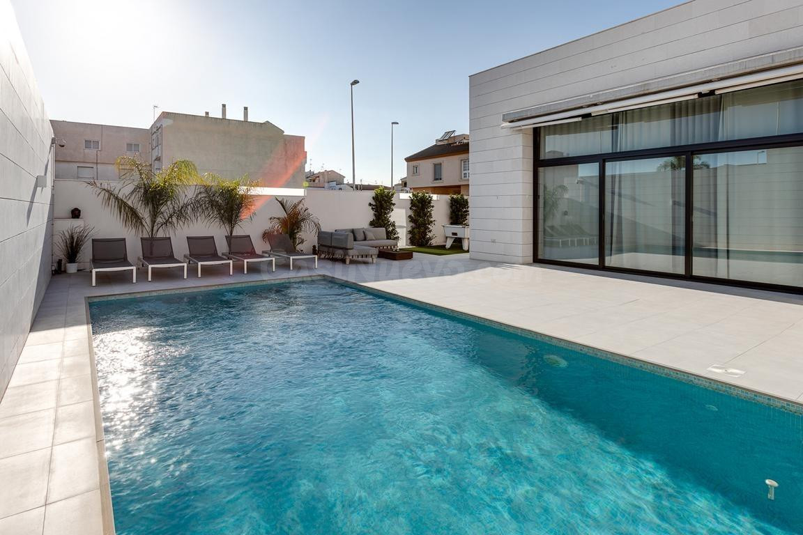 Villa Mediterránea con Piscina Privada – Pilar de la Horadada, Costa Blanca