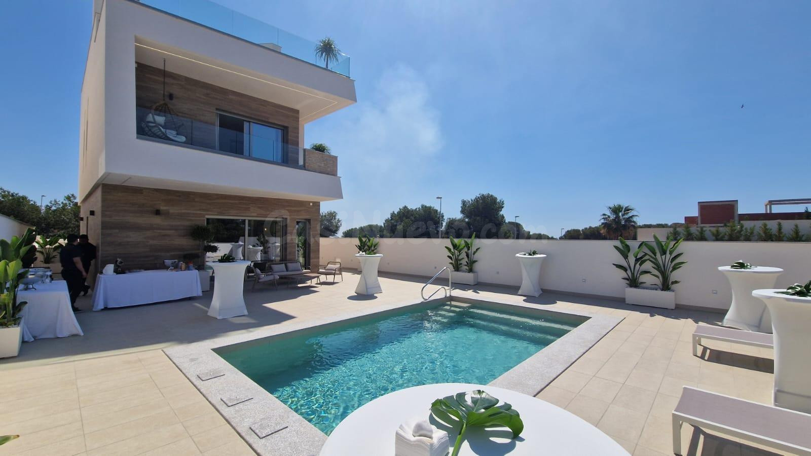 VILLA DE OBRA NUEVA EN PILAR DE LA HORADADA, , LO ROMERO GOLF