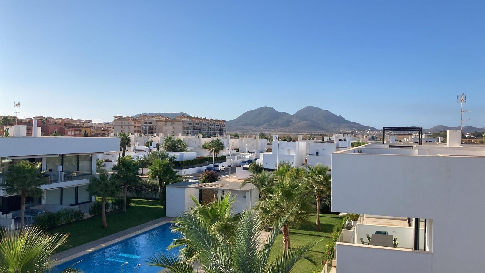 Moderno Dúplex con Solárium y Vistas al Mar – A 400 m de la playa del Mar Menor