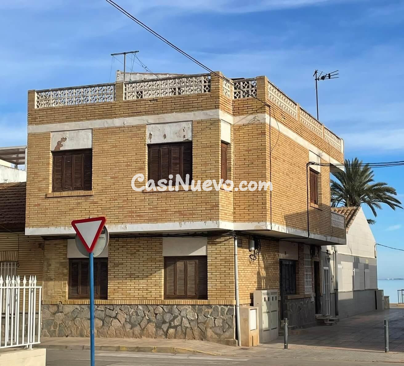 ¡Casa de ensueño de varios niveles junto a la playa a solo 5 - foto 3