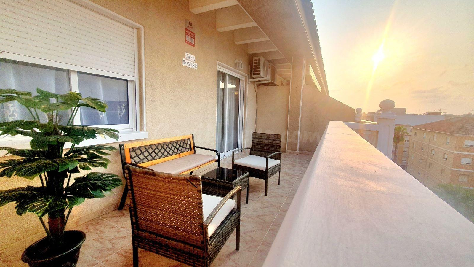 Ático moderno con piscina en el centro de Torrevieja | A 300 m del mar