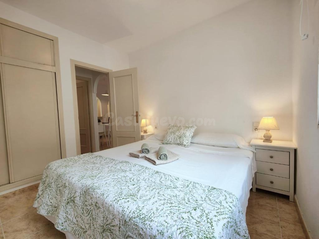 Luminoso apartamento de 2 dormitorios con vistas al mar y piscina | Las Piscinas Naturales, Playa del Cura, Torrevieja