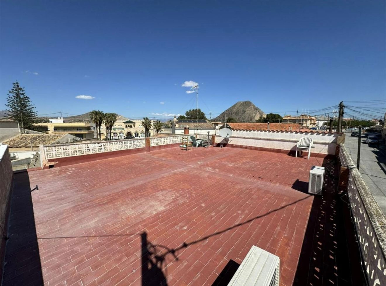 Espaciosa casa adosada de 3 dormitorios con garaje y patio | Calle Sierra Almirante, Rebolledo, Alicante