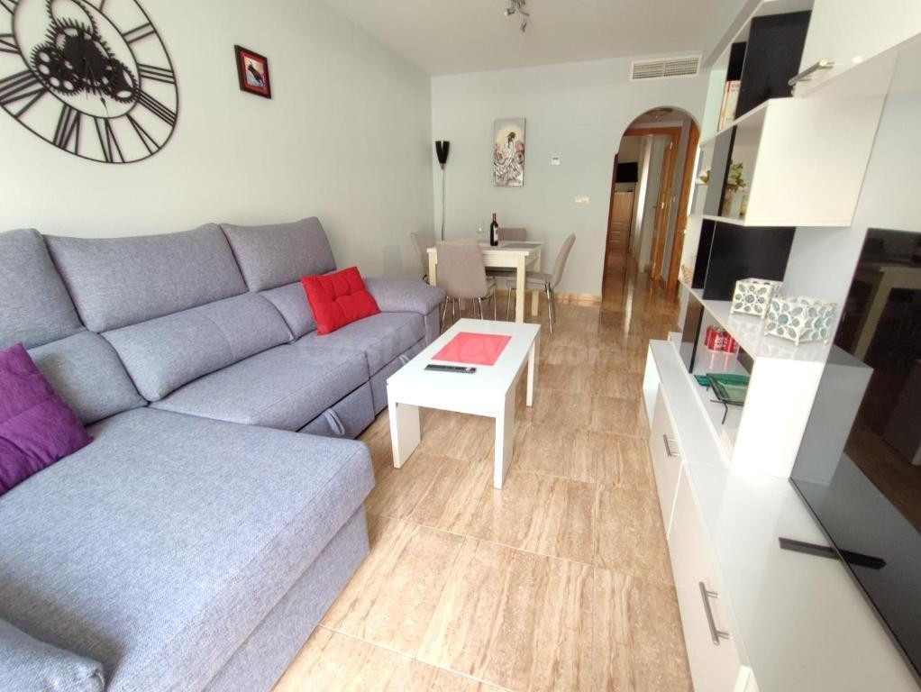 ¡Acogedor apartamento de 2 dormitorios cerca de la Playa de Los Locos, Torrevieja!