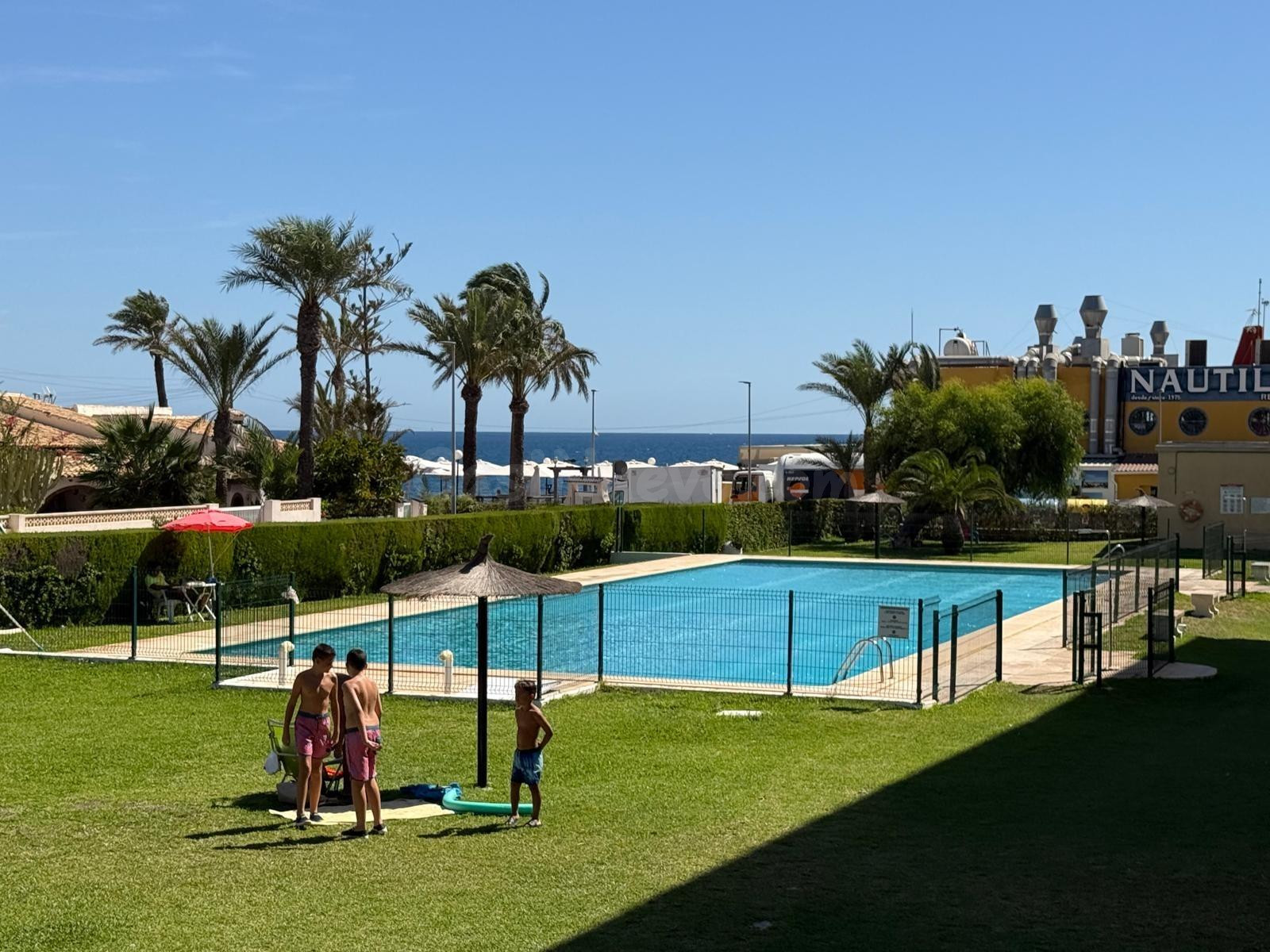 Apartamento con vistas al mar a solo 40 m de la playa – Punta Prima, Torrevieja
