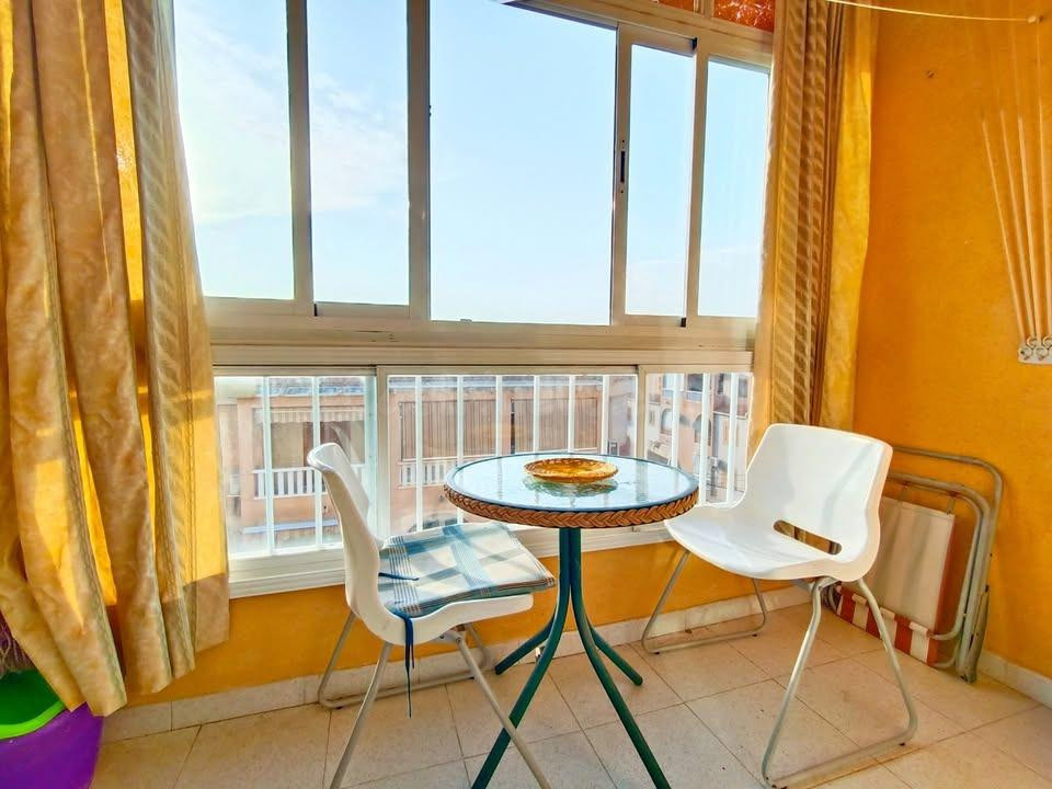 Apartamento con garaje cerrado en Playa del Acequión – Torrevieja
