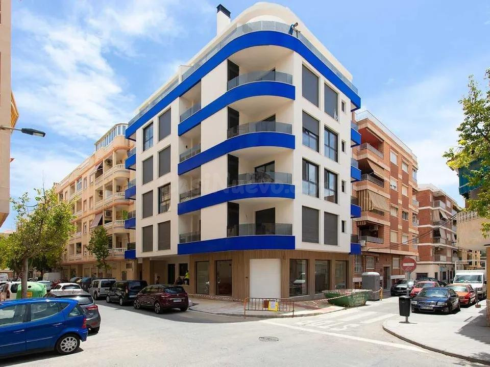 Apartamento nuevo cerca de Playa del Cura con una lujosa piscina en la azotea
