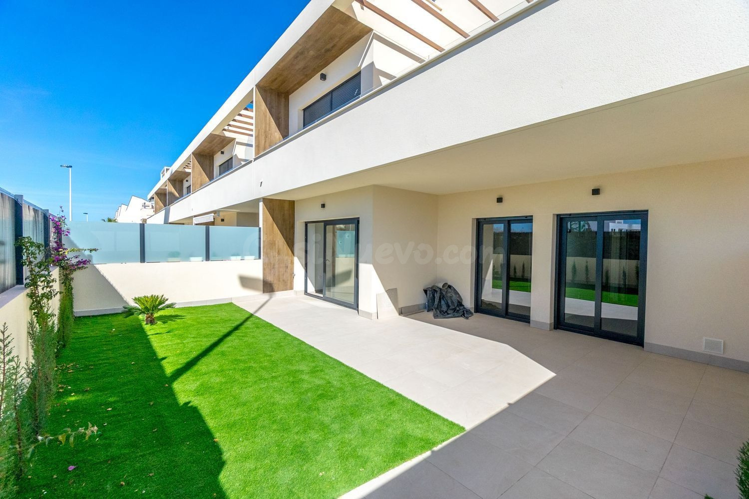 Moderno apartamento en planta baja de 2 dormitorios • La Veleta • A 200 m de la playa