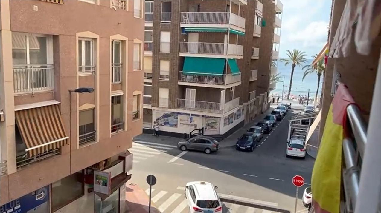 Amplio apartamento de 3 dormitorios | 2.ª línea de Playa del Cura – Torrevieja