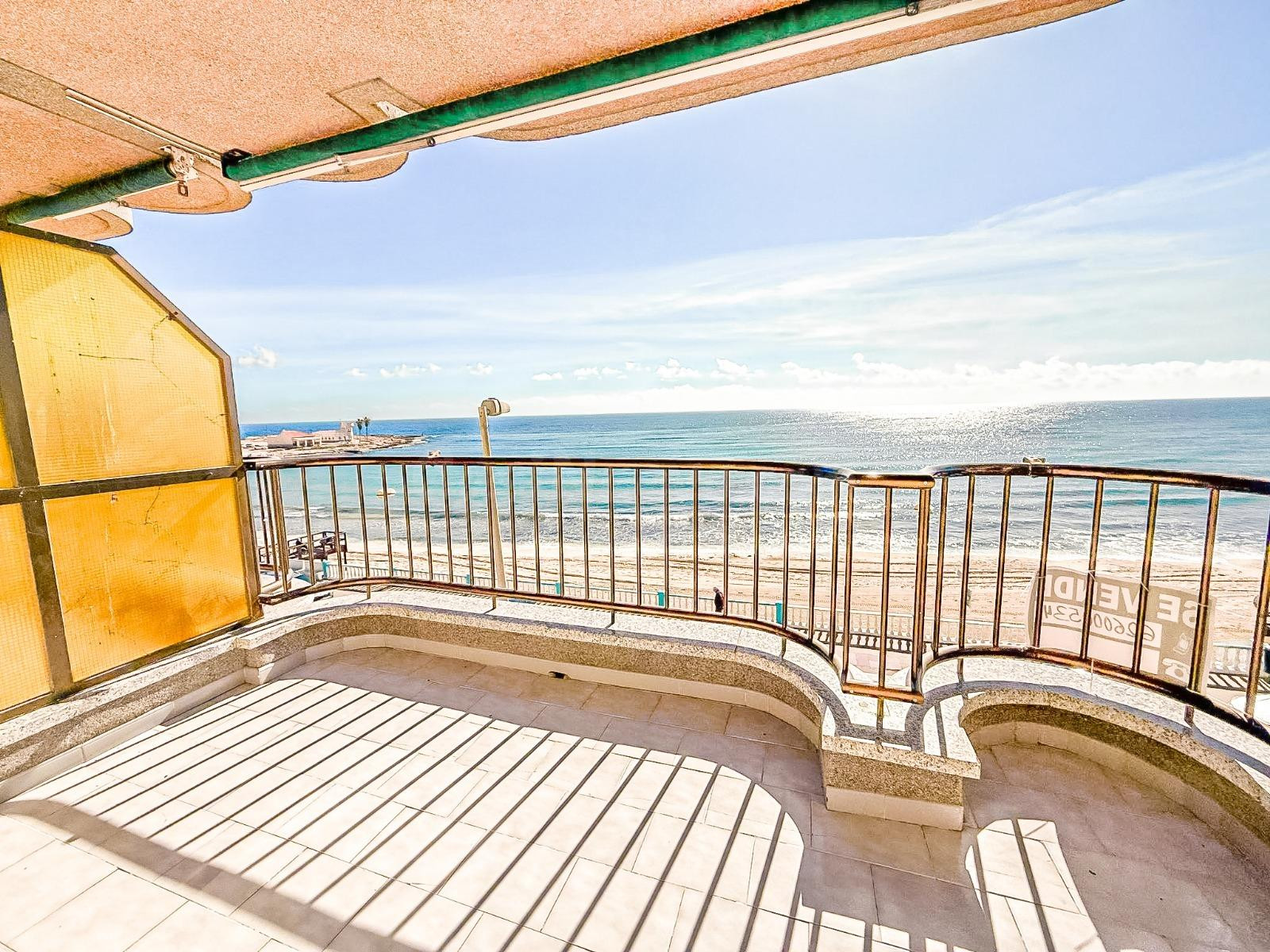 Playa de Los locos un magnifico apartamiento en primera linea con vista al mar