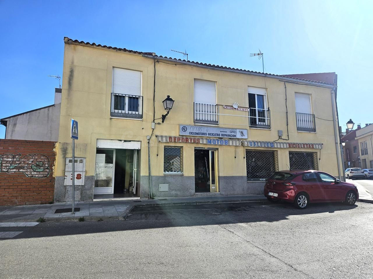LOCAL COMERCIAL CON VIVIENDA