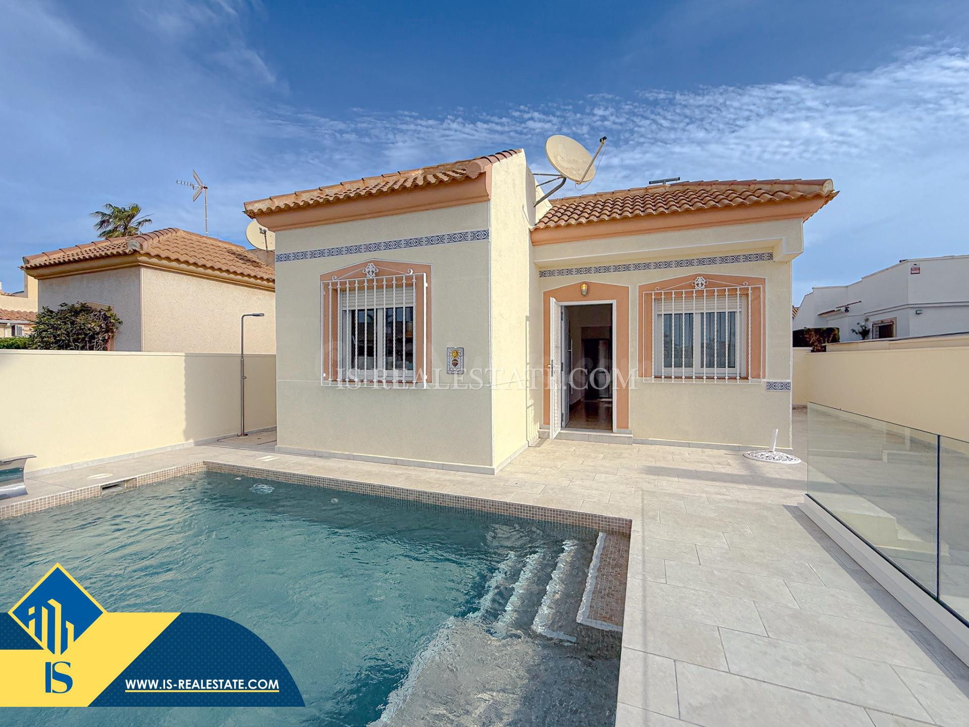Torre Del Moro! Espectacular chalet independiente con amplio solarium y piscina privada