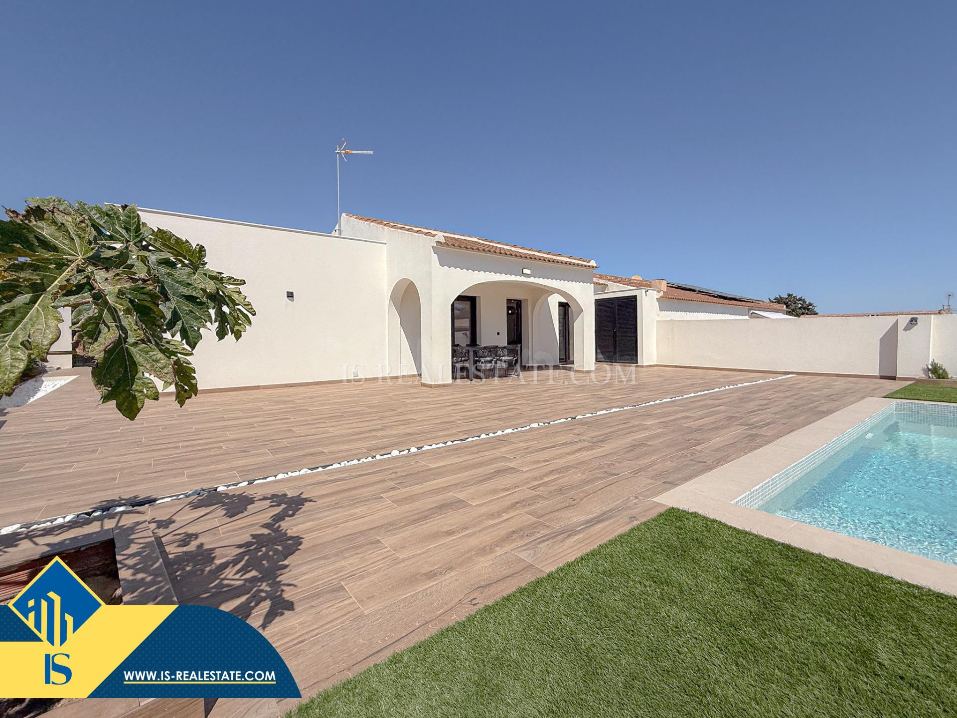 Fantastico chalet completamente reformado a estrenar con 400 mts de parcela y preciosa piscina