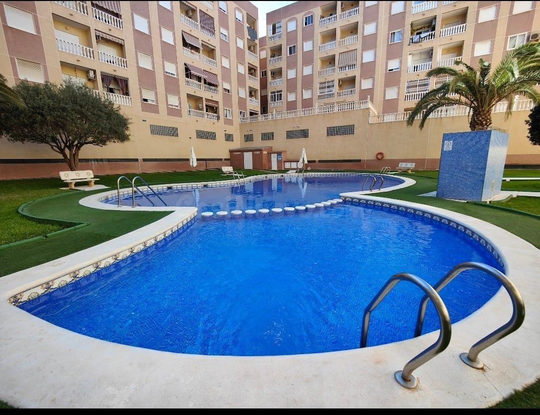 Encantador Apartamento en Torrevieja con Piscina y Terraza !!