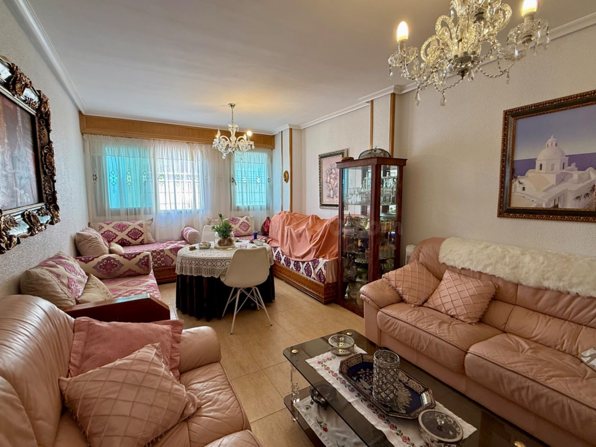 Fantástico Apartamento de 3 habitaciones en el corazón de Torrevieja + Garaje y trastero