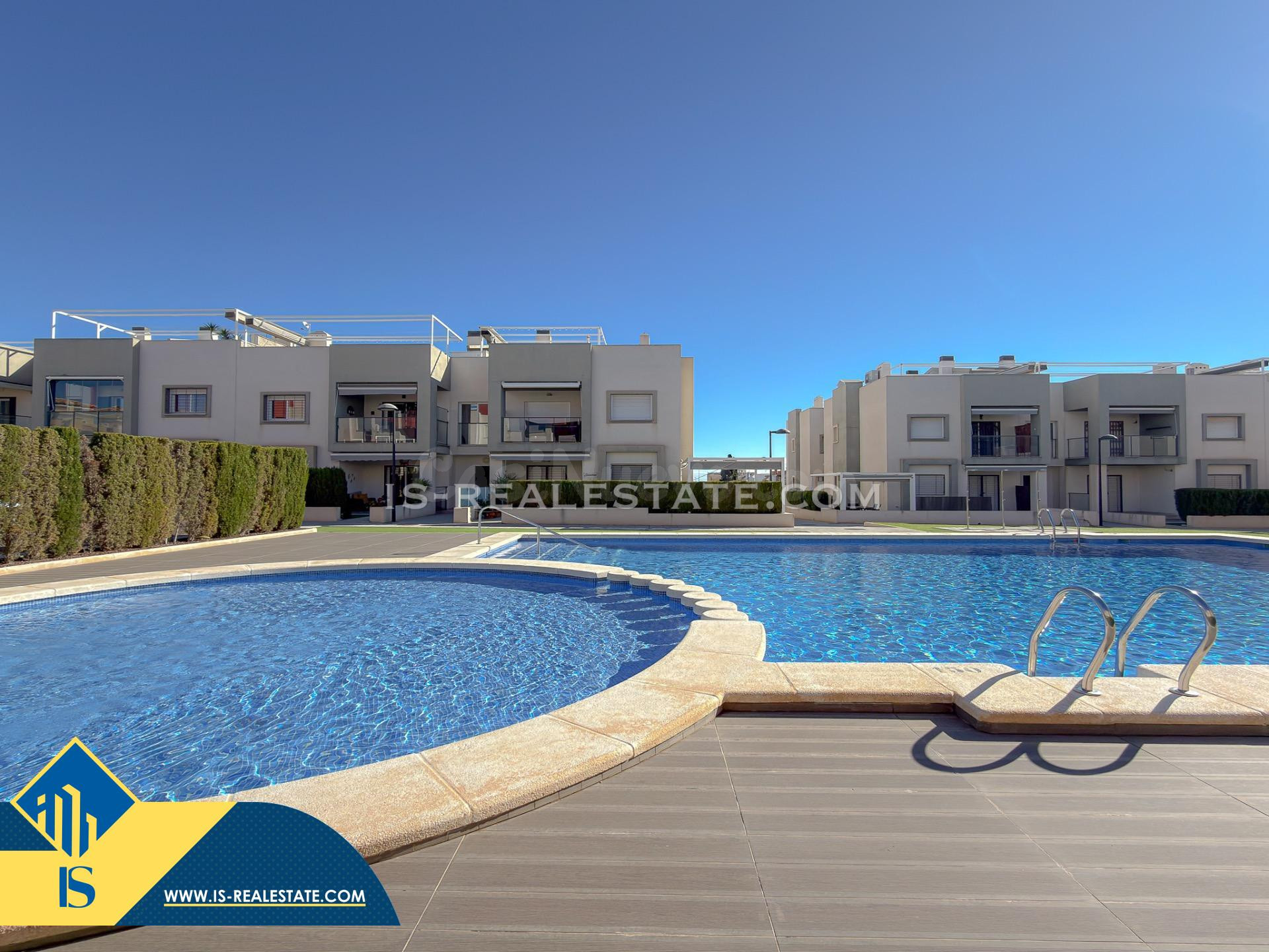 Encantador Bungalow en Aguas Nuevas, con amplio solarium privado e increíbles vistas al mar + Garaje incluido