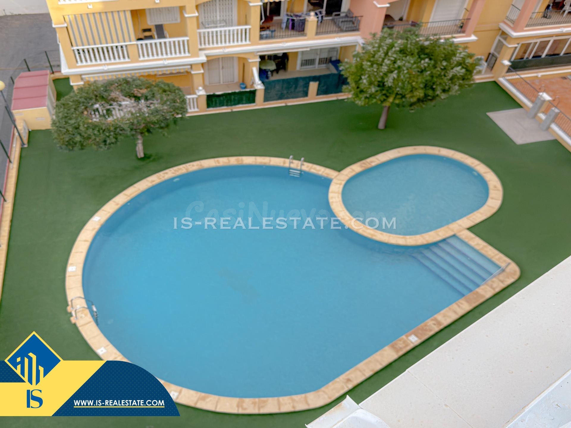 Encantador ático con enorme terraza + Solarium privado e impresionantes vistas panorámicas a Torrevieja y al mar + Garaje + Piscina comunitaria