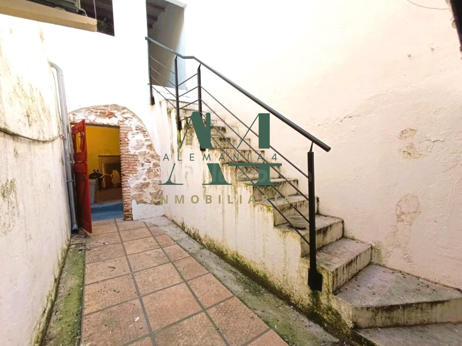 Vivienda en planta baja convertida a local comercial