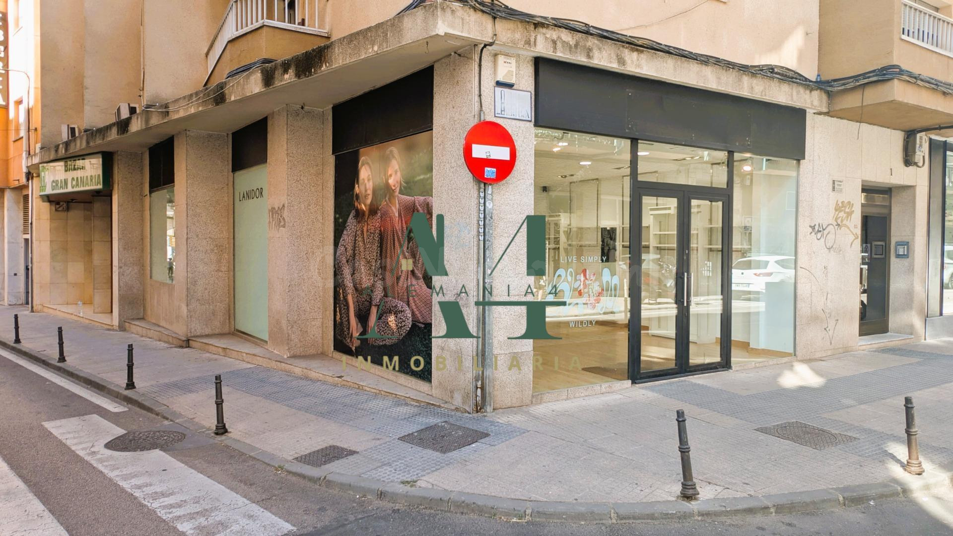 Local de esquina en pleno centro de Cáceres