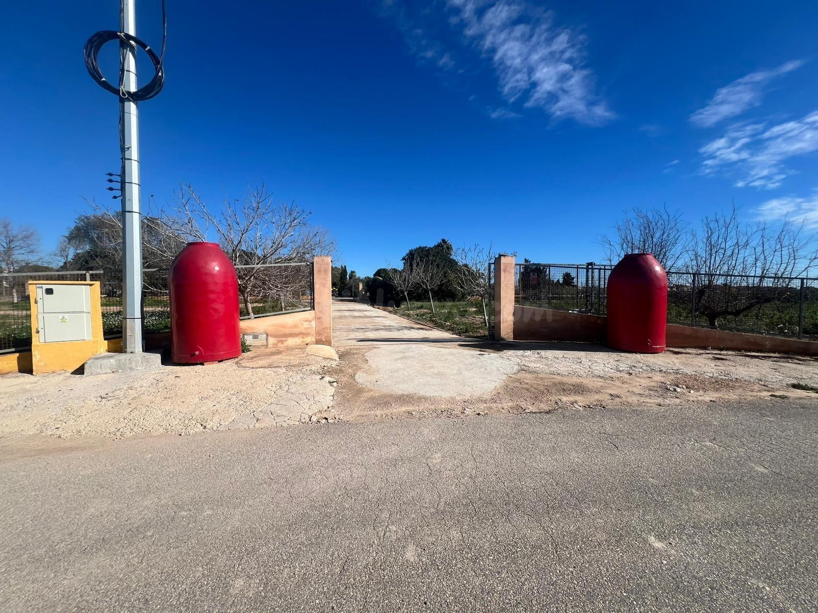 FINCA RUSTICA EN PARCELA EN 10.000 M2 JUNTO AL MAR MENOR