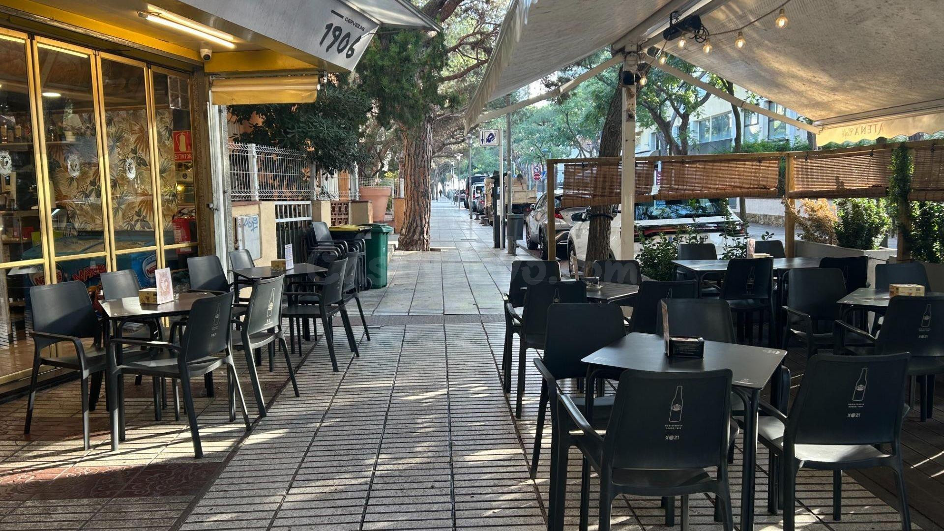 En venta  Local Bar - Restaurante alquilado con terraza en el centro de Playa de Aro, completamente equipado, con licencia