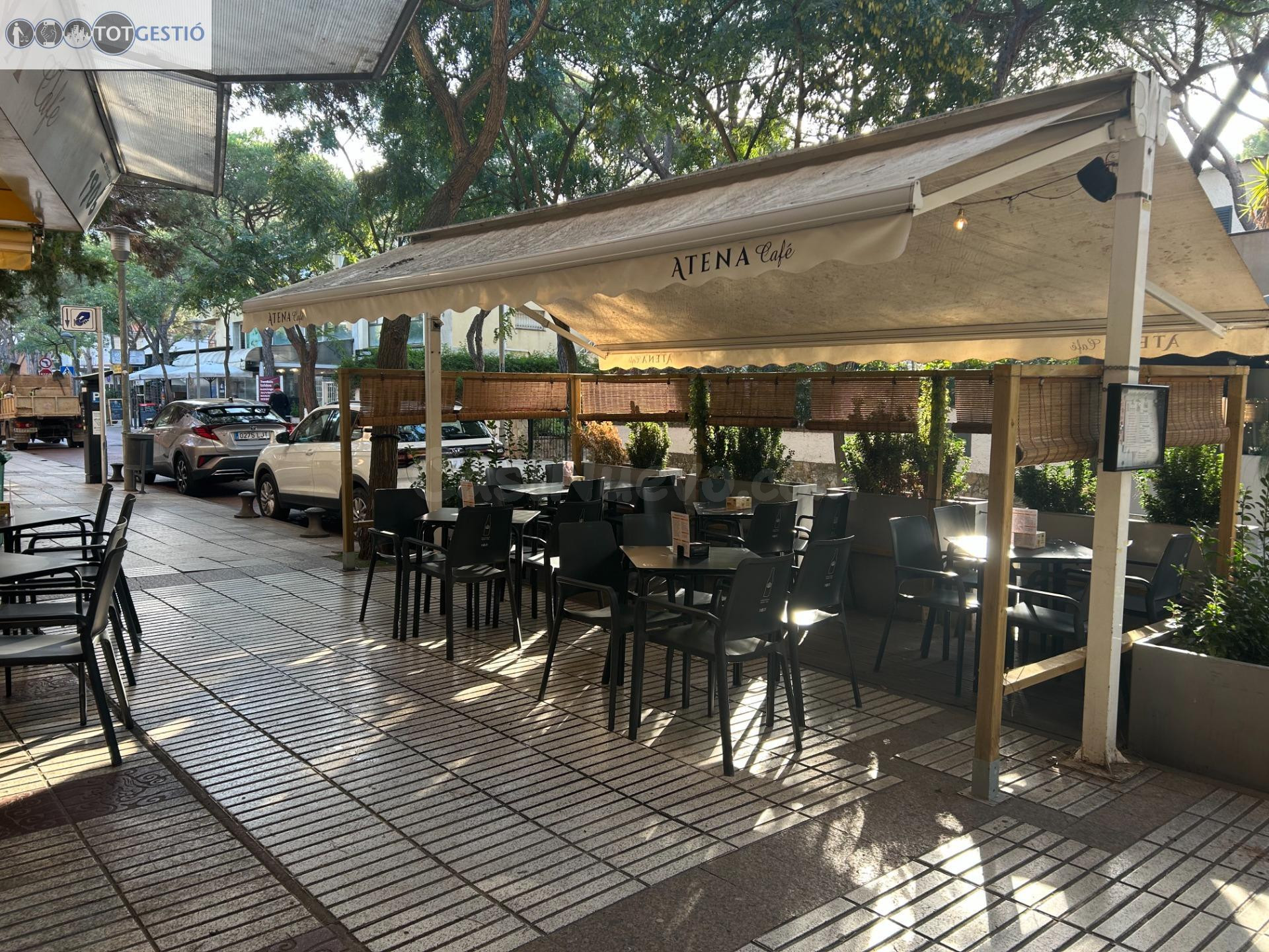 En venta  Local Bar - Restaurante alquilado con terraza en el centro de Playa de Aro, completamente equipado, con licencia - foto 3