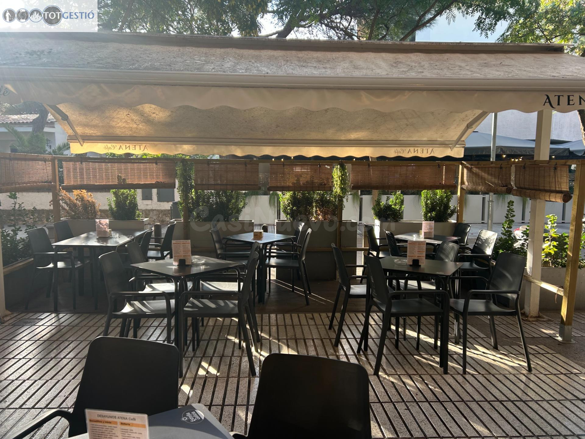En venta  Local Bar - Restaurante alquilado con terraza en el centro de Playa de Aro, completamente equipado, con licencia - foto 5