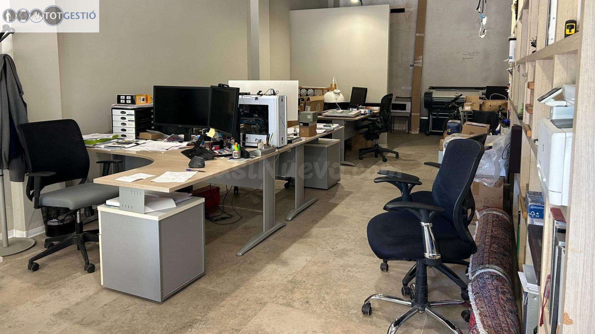 SE VENDE LOCAL DE OFICINA TOTALMENTE EQUIPADO – CENTRO DE PLATJA D'ARO
